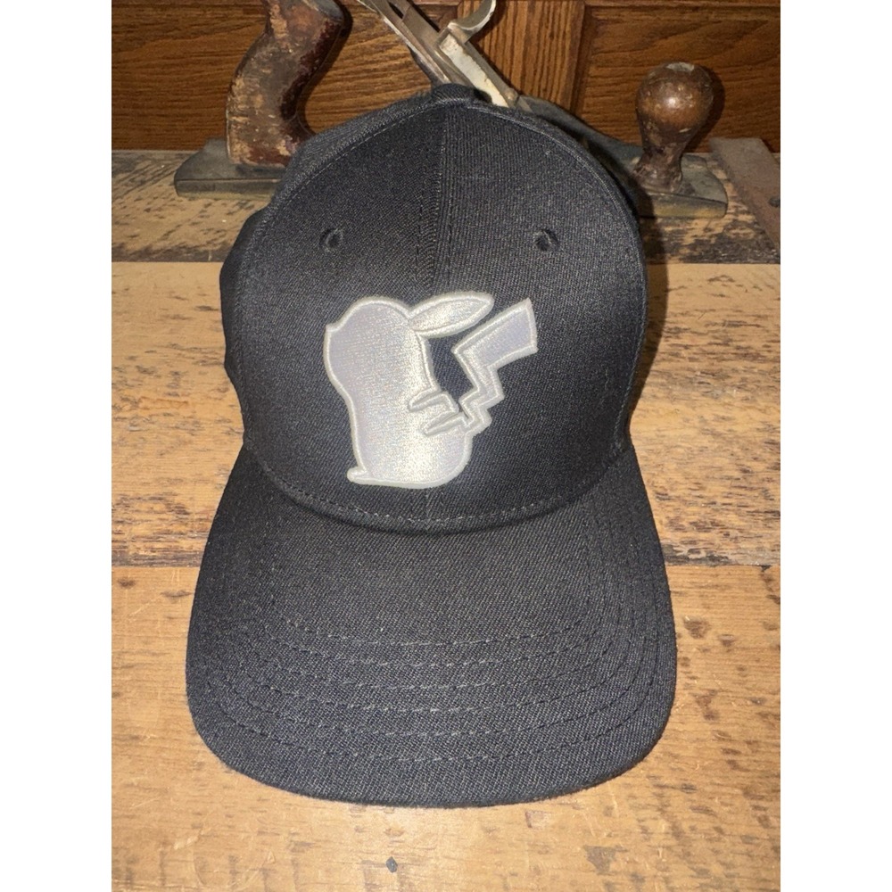 Pokemon Pikachu White Silhouette Snapback Brimmed Hat Bioworld‎ Elite Flex